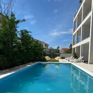 https://villa-carlotta.hotelinzadar.com