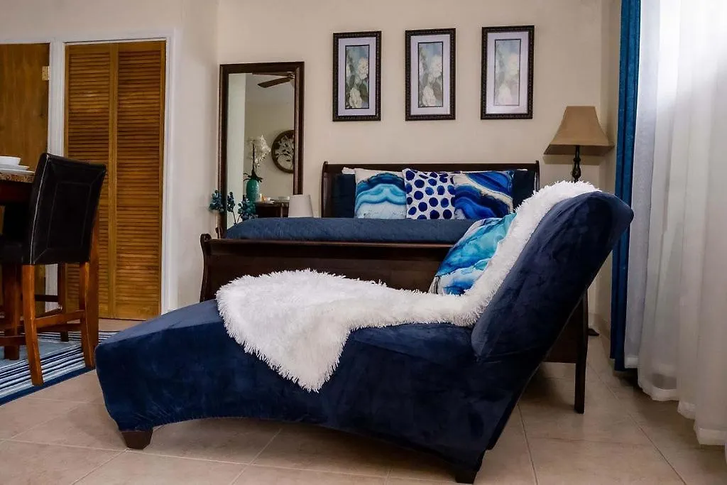 A Taste Of Paradise - Vacation Rentals Close To Us Embassy & Restaurants location